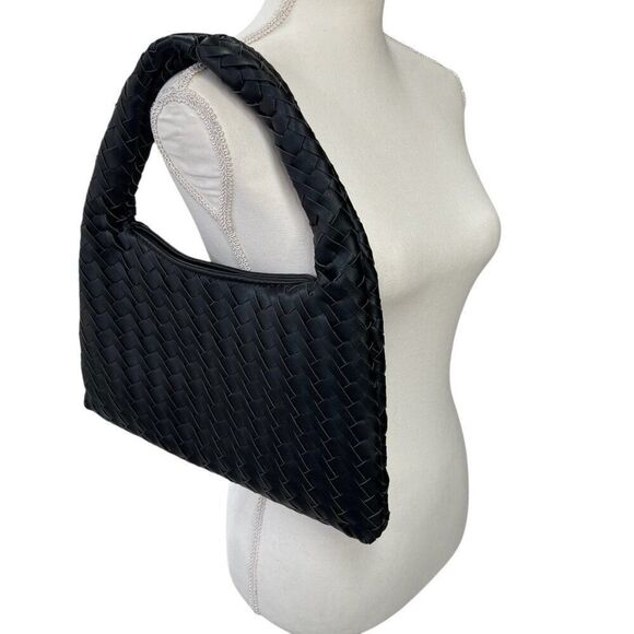 Walter Baker Margaux Woven Black Faux Leather Shoulder Bag Magnetic Closure - Picture 2 of 10